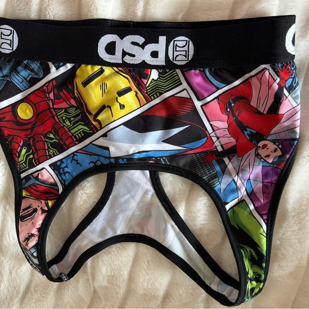 Marvel PSD sports bra